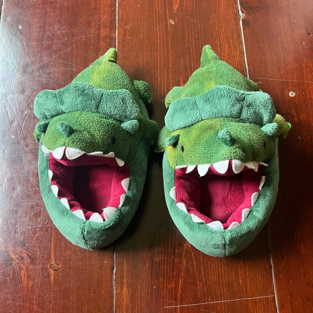 Target Green Dinosaur little Kids Slippers size 13/1
